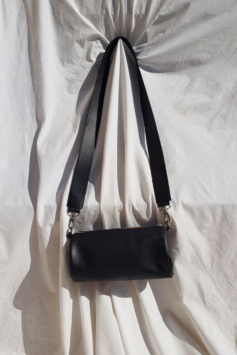 Black Barrel Leather Bag Lokol for Ichyulu